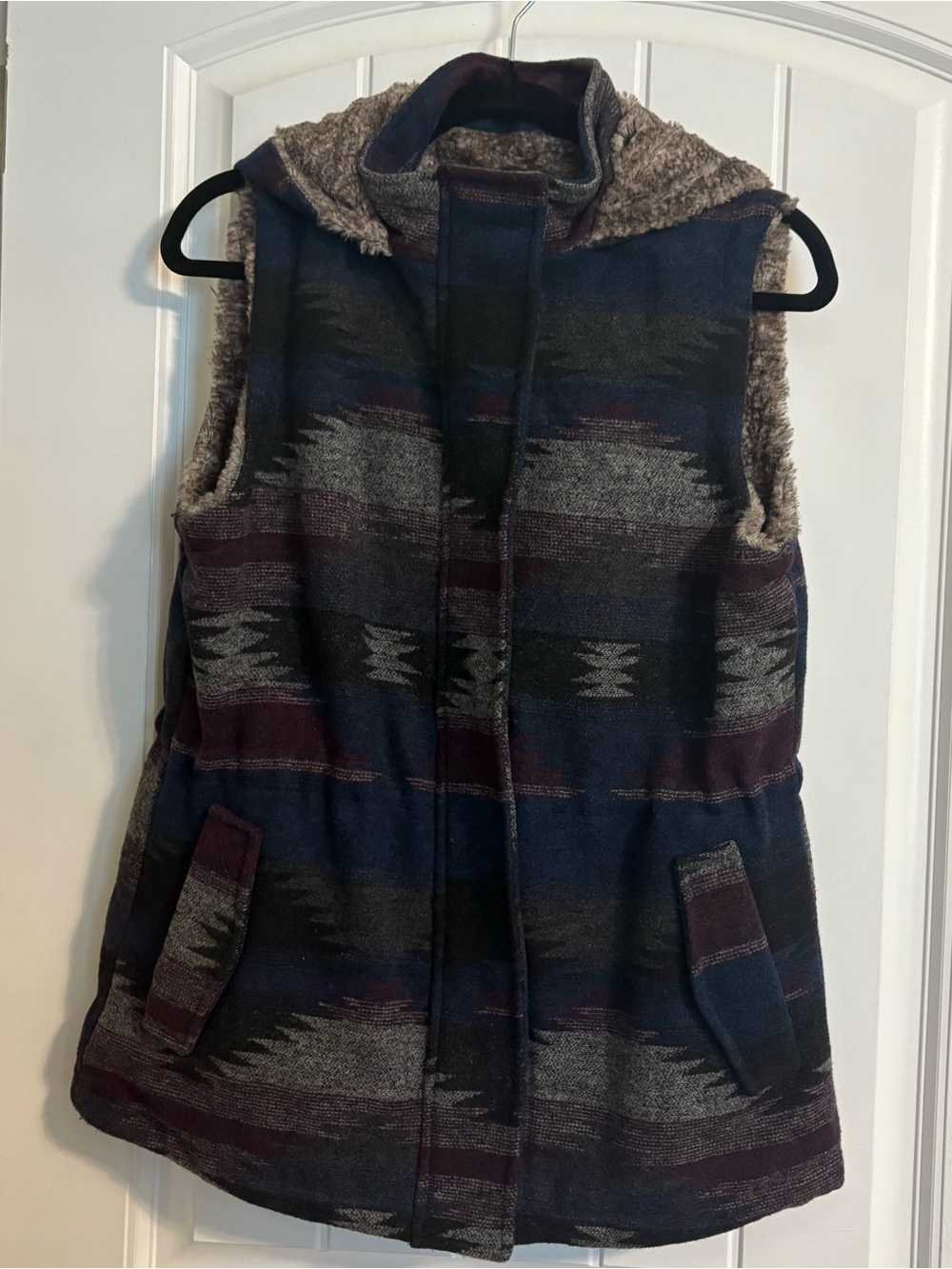 Sleeveless Hooded Patterned Vest in Navy, Gray & Burgundy